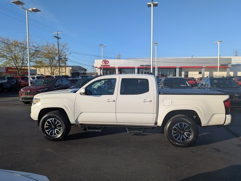Used 2023 Toyota Tacoma SR image 5
