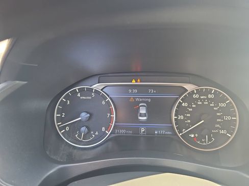 Used 2025 Nissan Altima 2.5 SV FWD image 14
