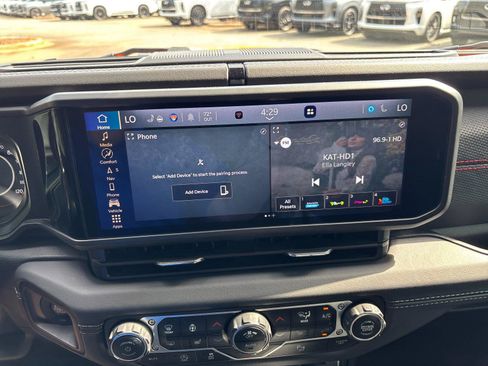 Used 2025 Jeep Wrangler Unlimited Rubicon AWD/4WD image 24