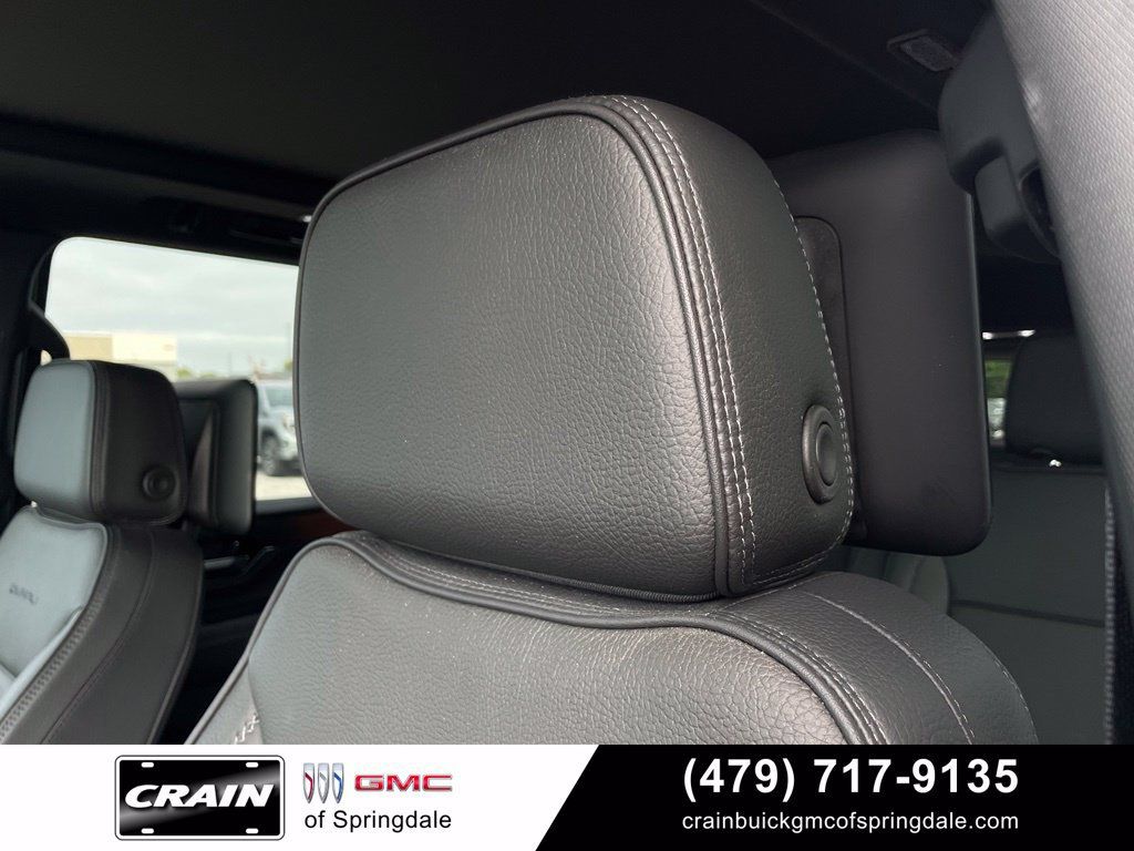 Used 2025 GMC Yukon Denali w/ Advanced Technology Package AWD/4WD image 21