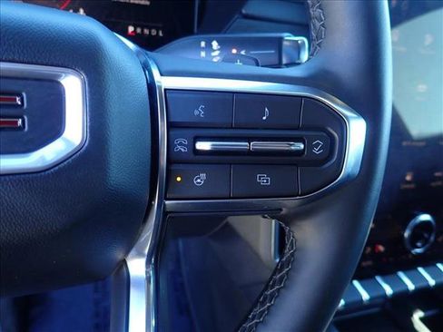 Used 2025 GMC Acadia Elevation image 16