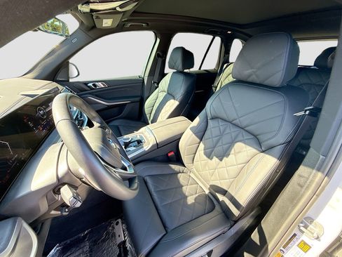 New 2025 BMW X5 xDrive50e w/ Climate Comfort Package image 31