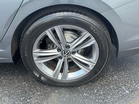 Certified 2023 Volkswagen Jetta SE w/ Panoramic Sunroof Package FWD image 9