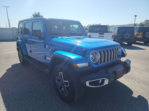 Used 2024 Jeep Wrangler Sahara image 3