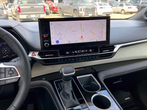 New 2025 Toyota Sienna Platinum image 7