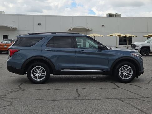 Used 2025 Ford Explorer Active AWD/4WD image 15