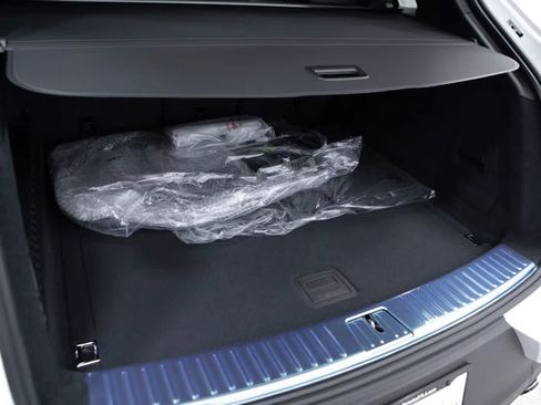 Certified 2026 Porsche Cayenne AWD/4WD image 38