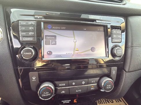 Used 2017 Nissan Rogue SL w/ SL Premium Package image 65