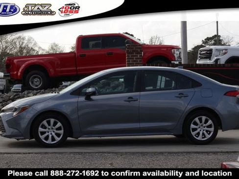 Used 2024 Toyota Corolla LE image 4