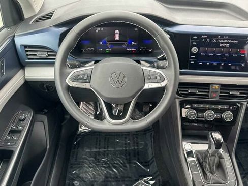 Used 2024 Volkswagen Taos SE image 14
