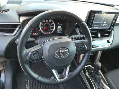 Used 2022 Toyota Corolla Cross LE image 19