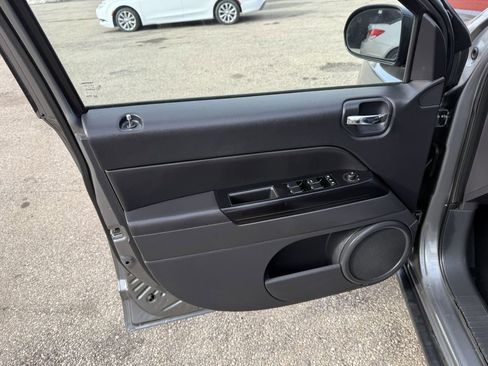 Used 2011 Jeep Compass Latitude image 6