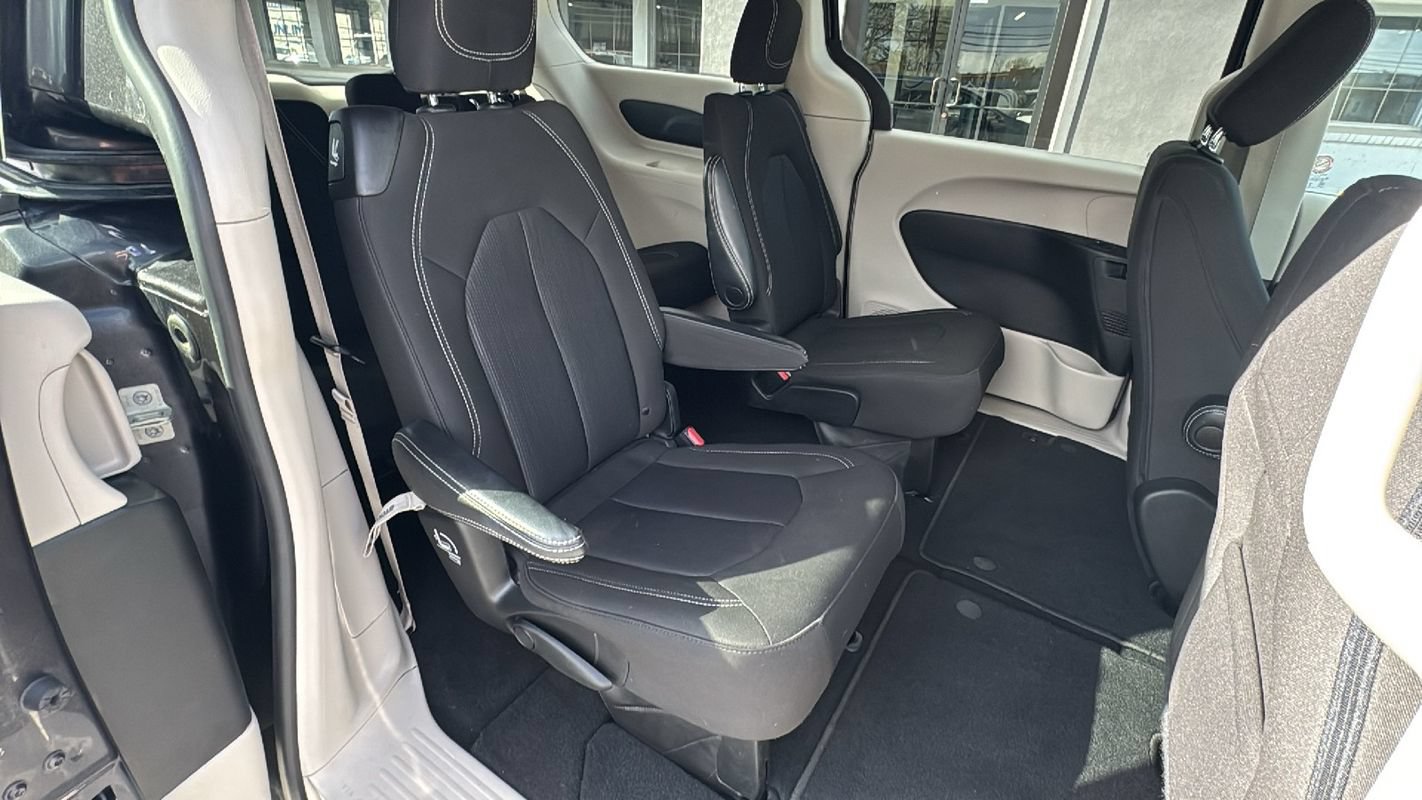 Used 2023 Chrysler Voyager LX FWD image 20