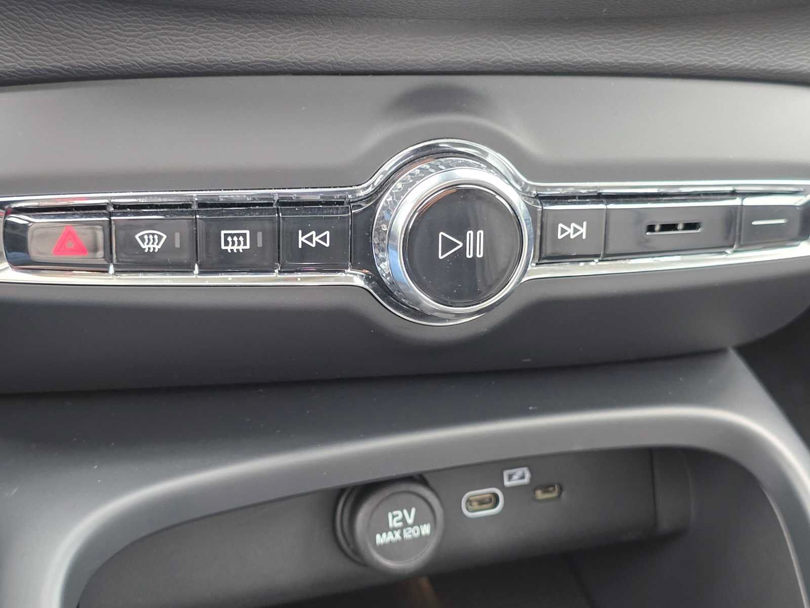 Used 2026 Volvo XC40 B5 Ultra w/ Climate Package AWD/4WD image 29