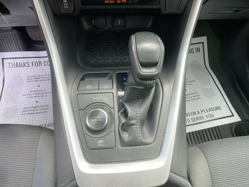Used 2022 Toyota RAV4 LE AWD/4WD image 19