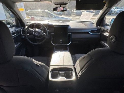 Used 2025 GMC Acadia Elevation AWD/4WD image 18