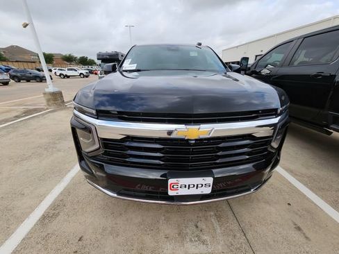 Used 2025 Chevrolet Suburban LS RWD image 2