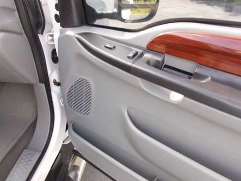 Used 2006 Ford F350 Lariat AWD/4WD image 24