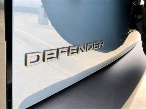 New 2026 Land Rover Defender 110 X-Dynamic SE image 9