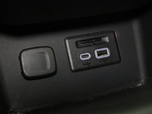 Used 2023 GMC Acadia SLT image 24