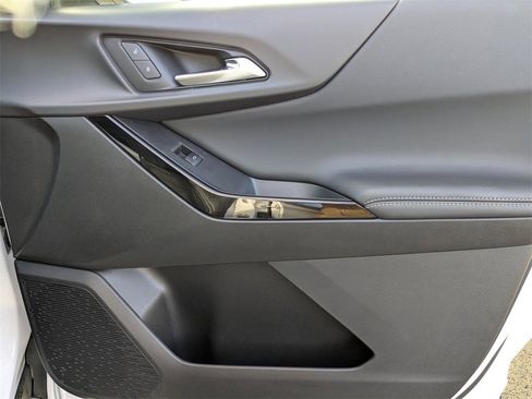 Used 2025 Chevrolet Equinox LT image 36