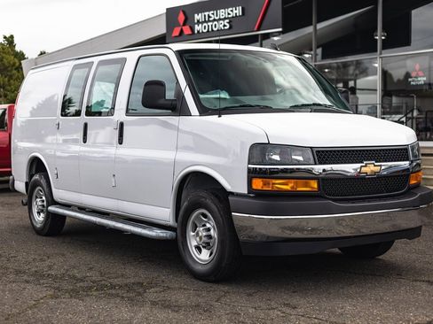 Used 2024 Chevrolet Express 2500 w/ Driver Convenience Package image 8