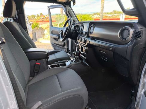 Used 2018 Jeep Wrangler Unlimited Sport AWD/4WD image 19