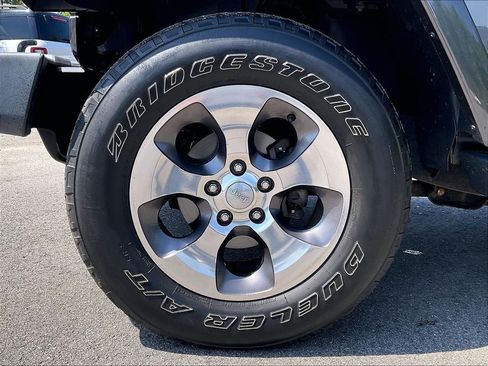 Used 2018 Jeep Wrangler Unlimited Sahara AWD/4WD image 21