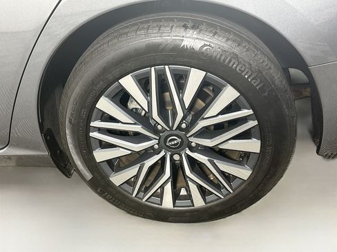 Used 2024 Nissan Altima 2.5 SV FWD image 11