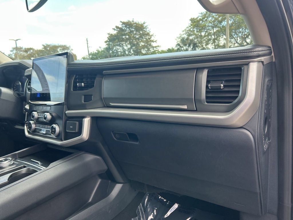 Used 2024 Ford Expedition XLT AWD/4WD image 23