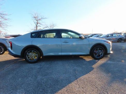 New 2025 Kia K4 LXS image 8