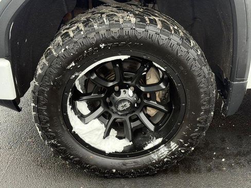 Used 2021 GMC Sierra 1500 AT4 w/ AT4 Premium Package image 9