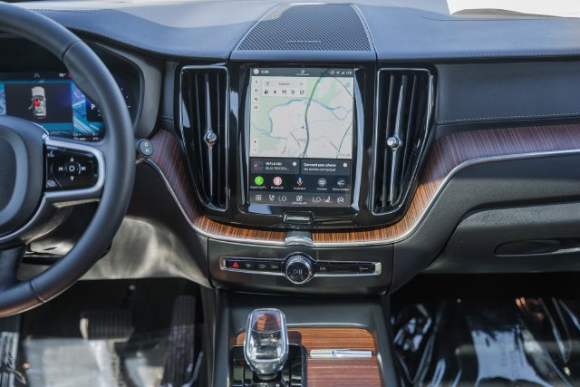 Certified 2024 Volvo XC60 T8 Ultimate w/ Protection Package Premier AWD/4WD image 26