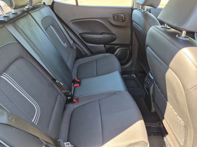 Used 2025 Hyundai Venue Limited FWD image 26