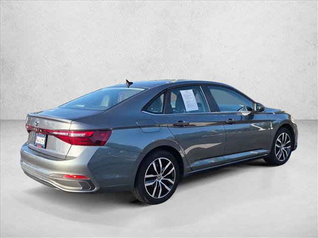 Used 2025 Volkswagen Jetta SE FWD image 5