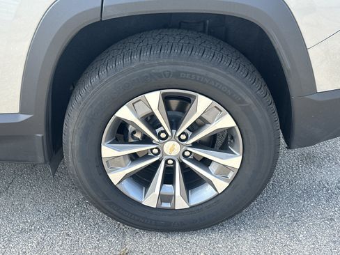 Used 2026 Chevrolet Equinox LT FWD image 19