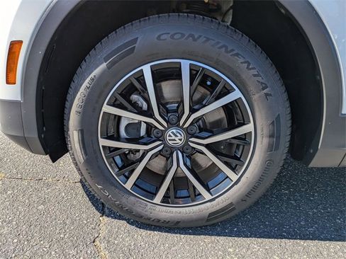 Used 2021 Volkswagen Tiguan SE image 10