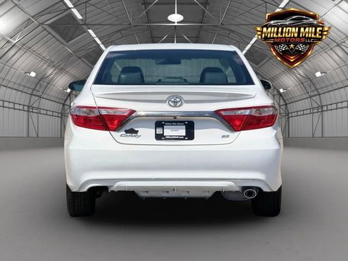 Used 2015 Toyota Camry SE FWD image 4