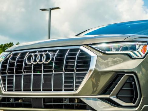 Used 2025 Audi Q3 2.0T Premium AWD/4WD image 2