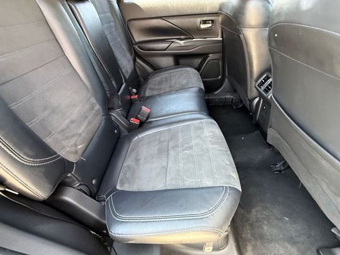 Used 2019 Mitsubishi Outlander SE FWD image 11