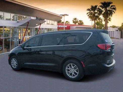 New 2026 Chrysler Voyager LX image 5