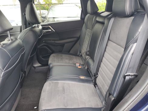 Used 2023 Mitsubishi Outlander SE image 11