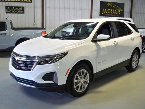 Used 2023 Chevrolet Equinox LT FWD image 1
