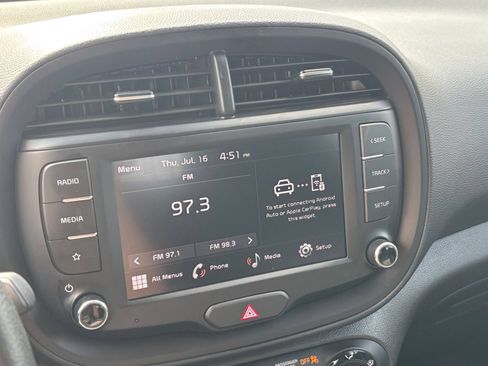 Used 2025 Kia Soul LX w/ LX Technology Package FWD image 19