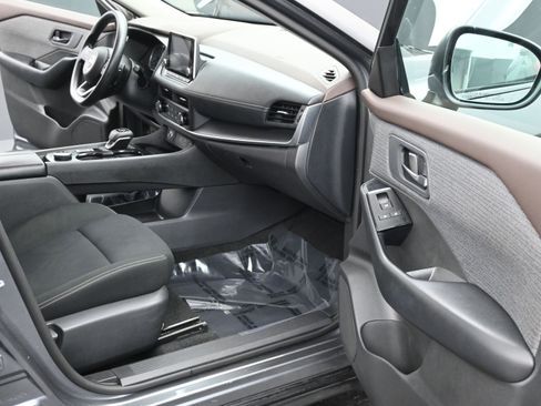 Used 2023 Nissan Rogue S image 22