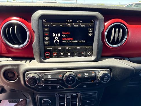 Used 2023 Jeep Wrangler Unlimited Rubicon AWD/4WD image 17