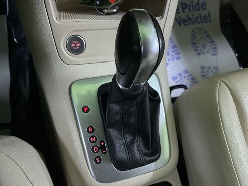 Used 2014 Volkswagen Tiguan SE image 25