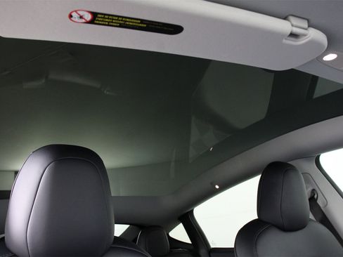 Used 2021 Tesla Model Y Long Range image 23