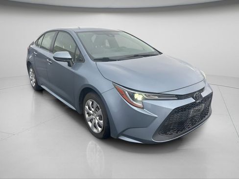 Used 2020 Toyota Corolla LE image 2