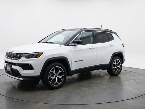 Used 2025 Jeep Compass Limited AWD/4WD image 3